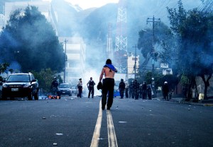 Civil unrest and looting was widespread due to the lack of law enforcement (image courtesy of Germán López https://www.flickr.com/photos/germunchis/)